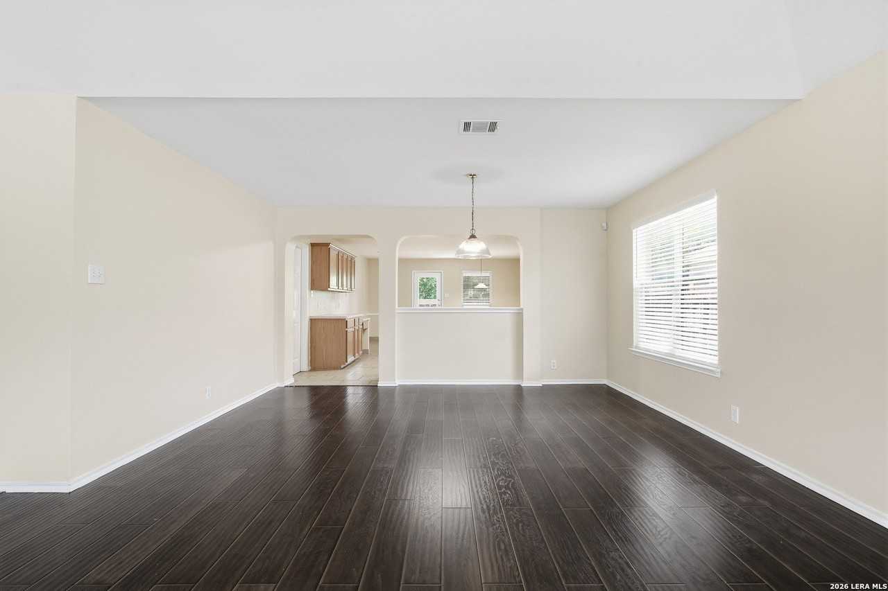 9324 Cedar Pt - Photo 4 of 32