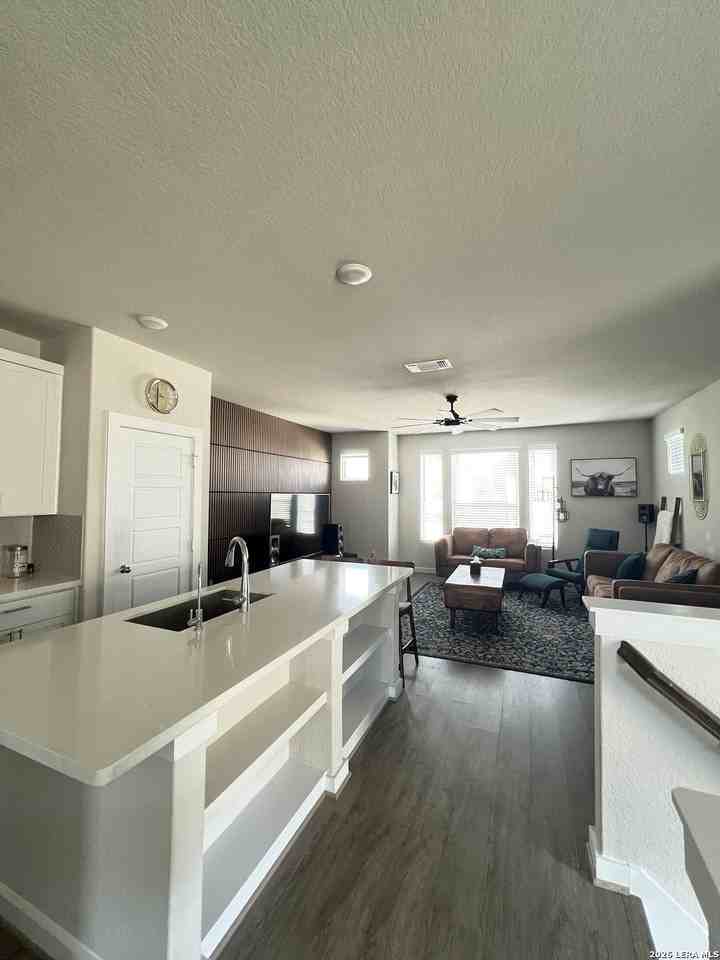 14811 Maverick Ave - Photo 3 of 29