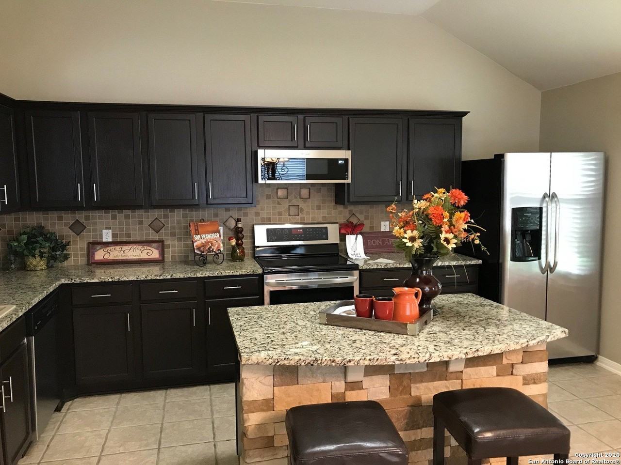 533 Thoreau Trl - Photo 3 of 40