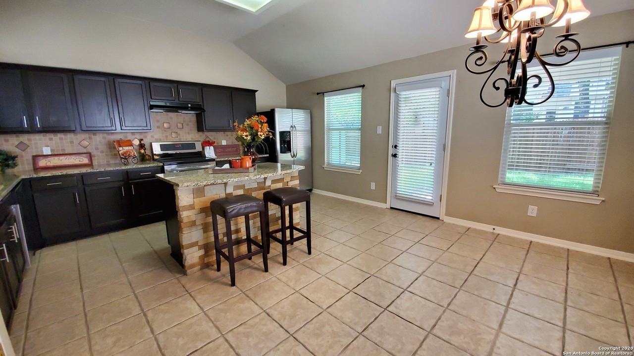 533 Thoreau Trl - Photo 6 of 40