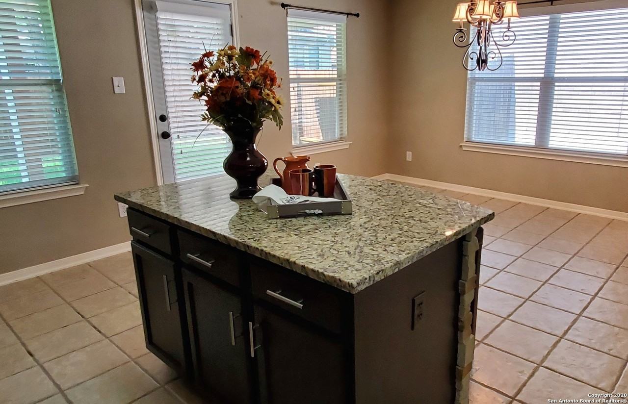 533 Thoreau Trl - Photo 7 of 40