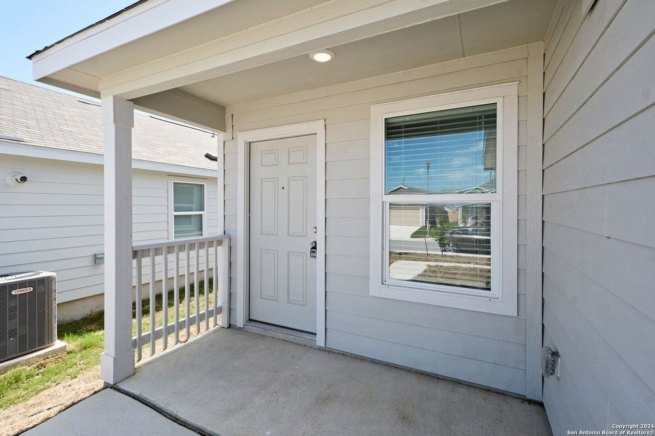 758 Tulsa Trl - Photo 3 of 32