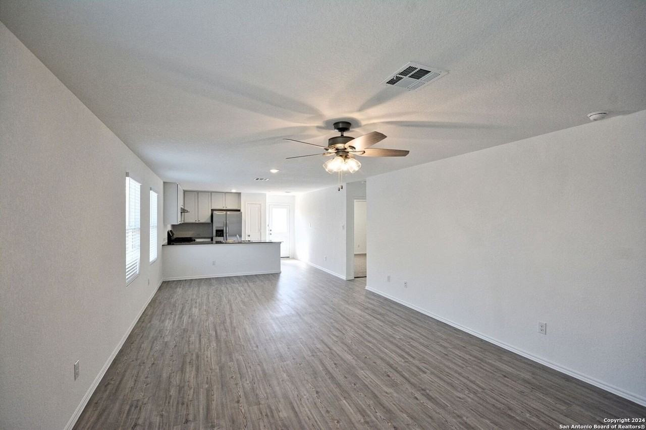 758 Tulsa Trl - Photo 4 of 32