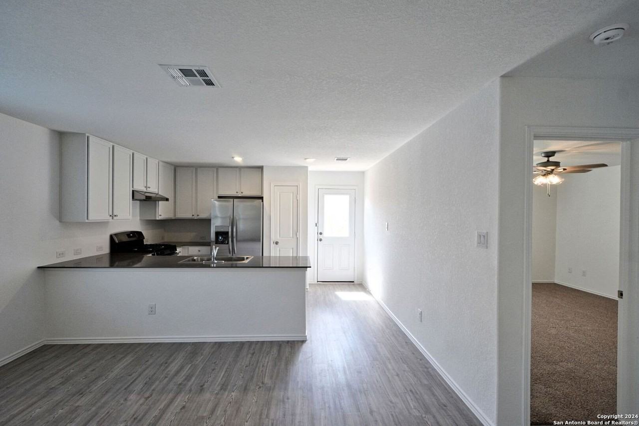 758 Tulsa Trl - Photo 5 of 32