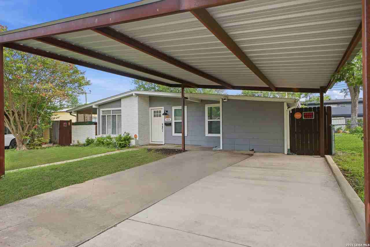 418 Nassau Dr - Photo 4 of 31