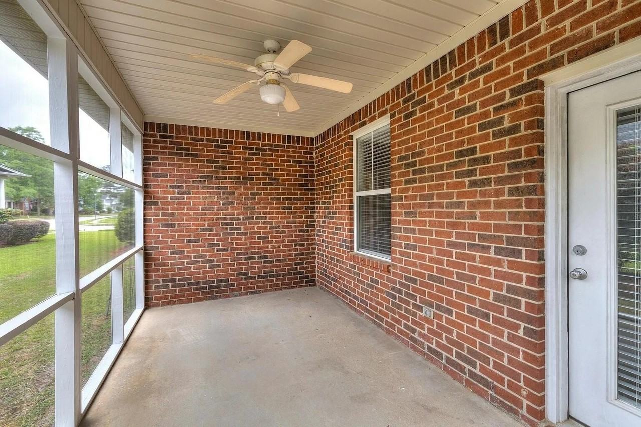 3225 Mayflower Ln - Photo 7 of 38