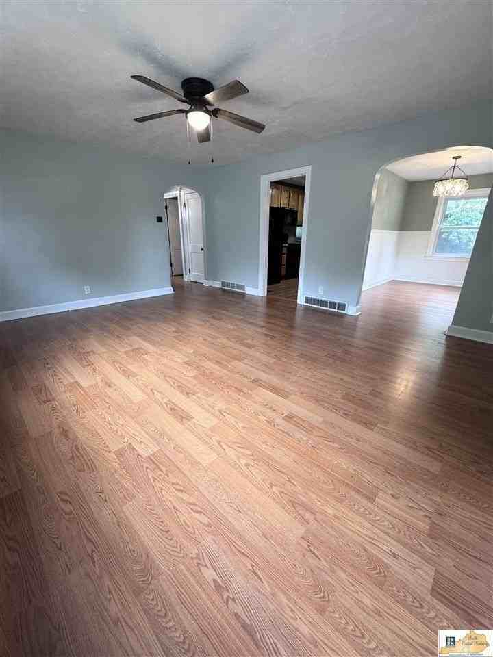 625 N Main St - Photo 2 of 27