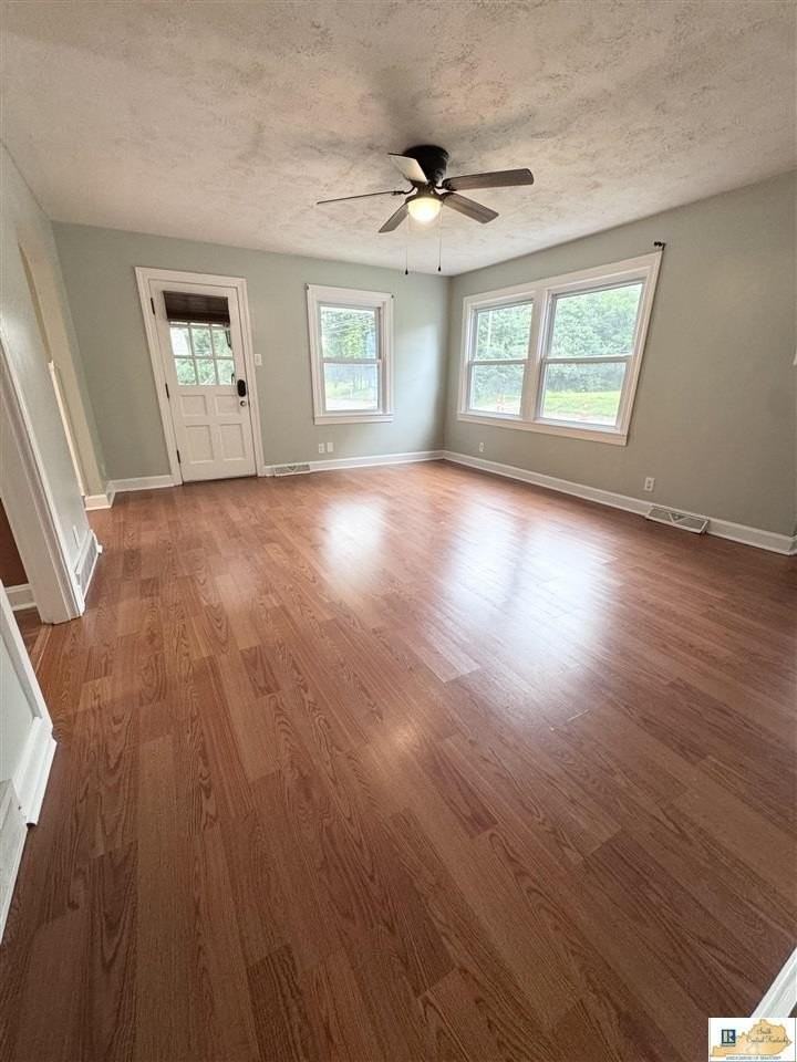 625 N Main St - Photo 4 of 27