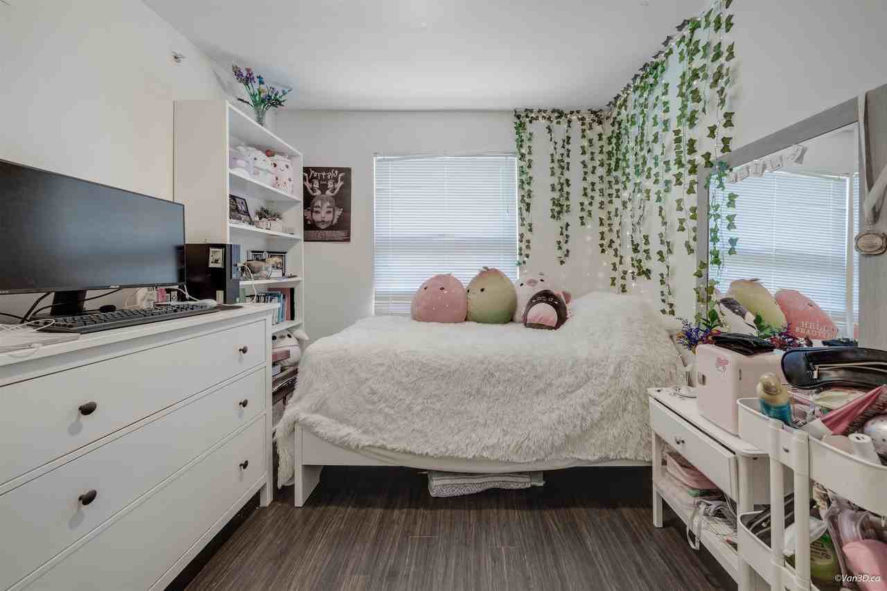 709 12th Street - Photo 5 of 12
