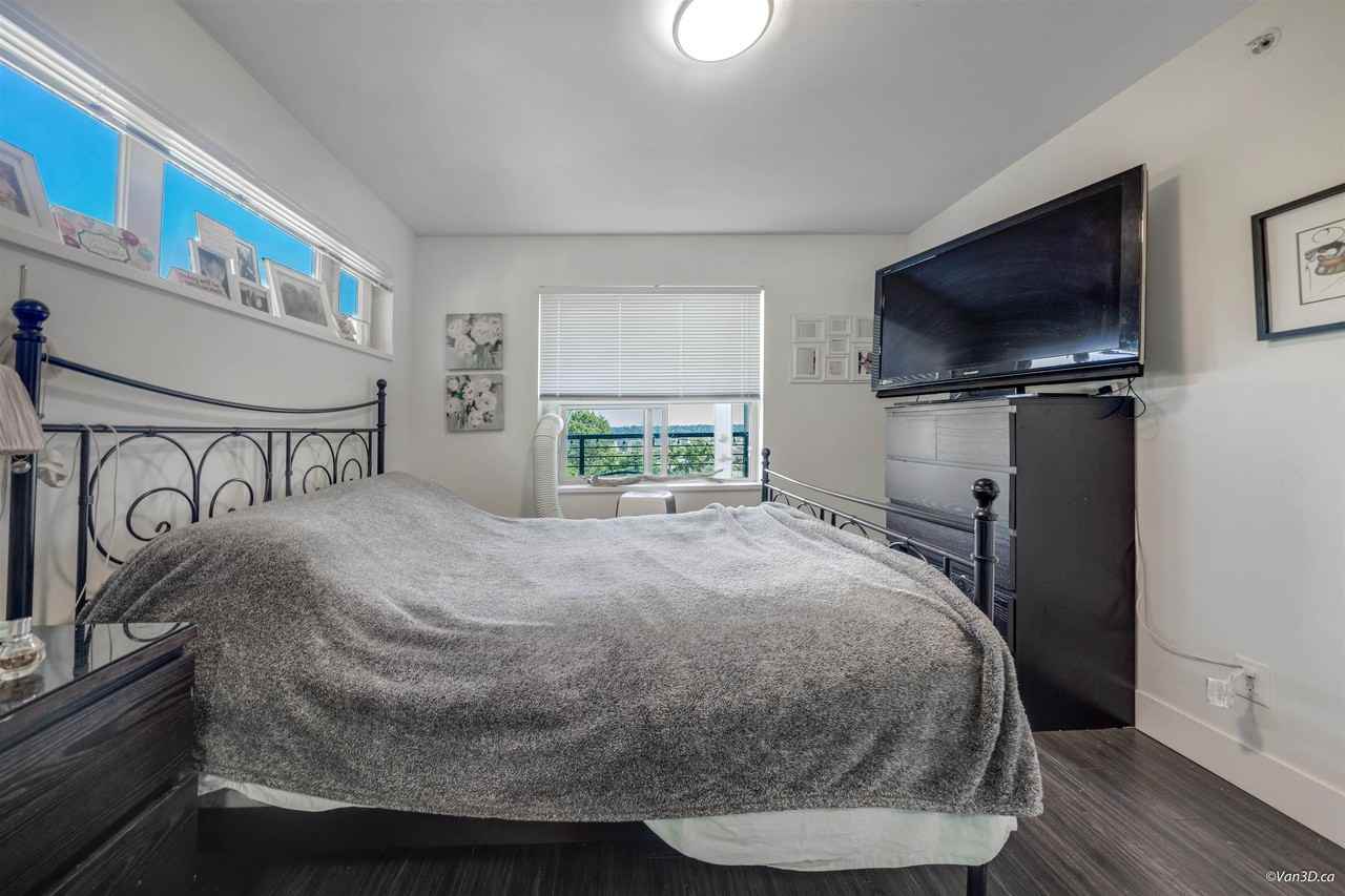 709 12th Street - Photo 7 of 12