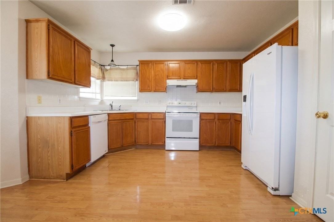 5211 James Loop - Photo 4 of 10