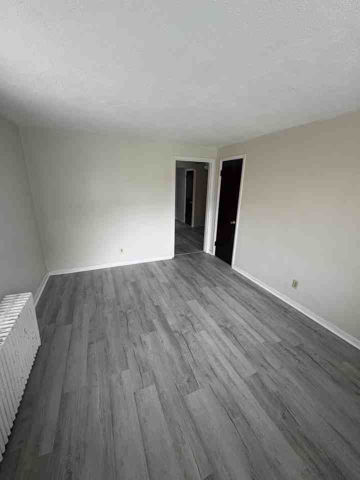 514 Corona Ave #A - Photo 4 of 13