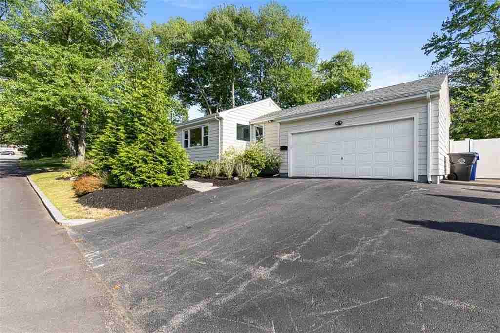5 Interlocken Rd - Photo 3 of 43