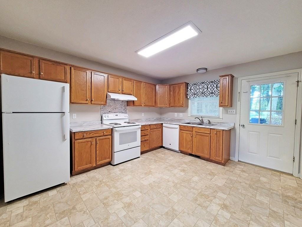 8600 Reedy Creek Rd - Photo 5 of 16