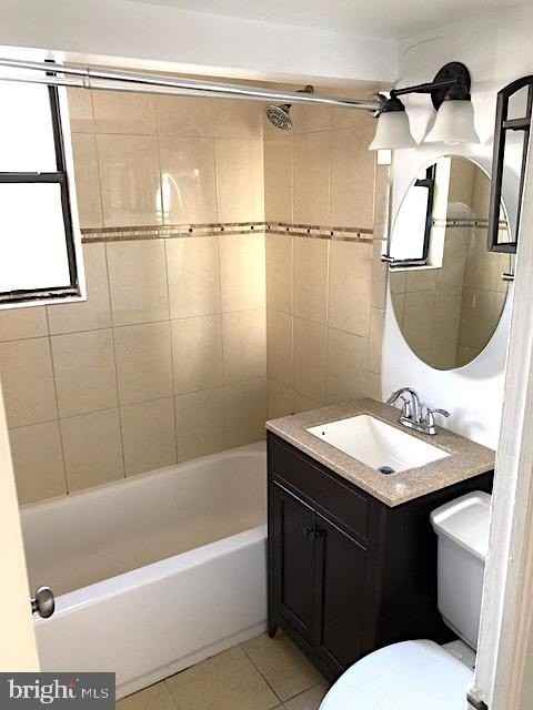 3819 Davis Pl Nw #2 - Photo 5 of 10