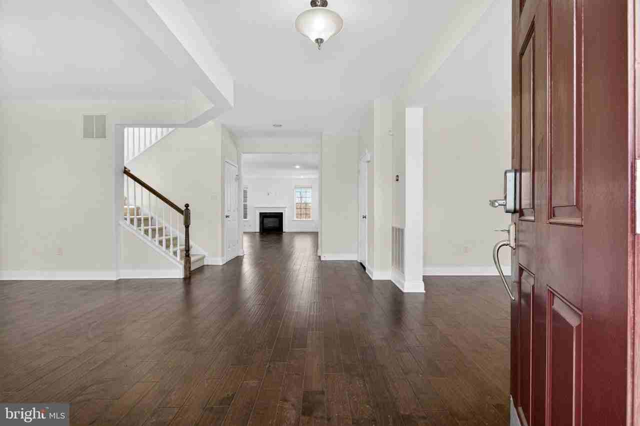 2707 Henry Moore Ln - Photo 2 of 34