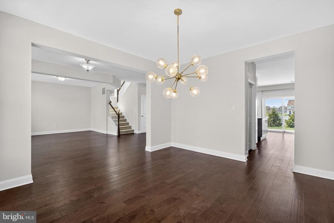 2707 Henry Moore Ln - Photo 4 of 34