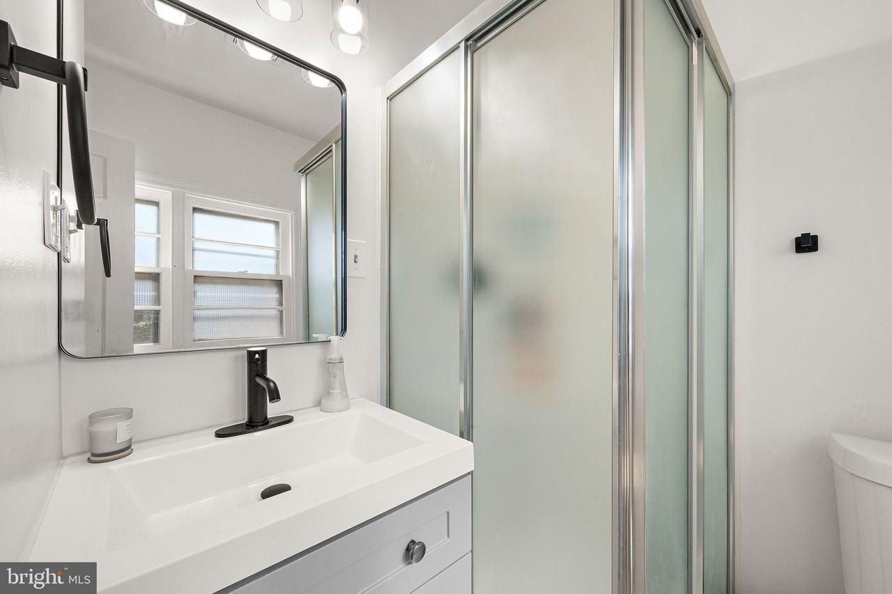 1612 N Union St - Photo 6 of 12