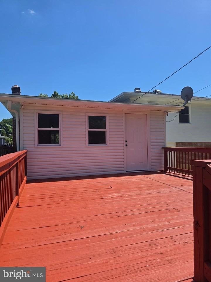4803 Paulson Dr - Photo 4 of 47
