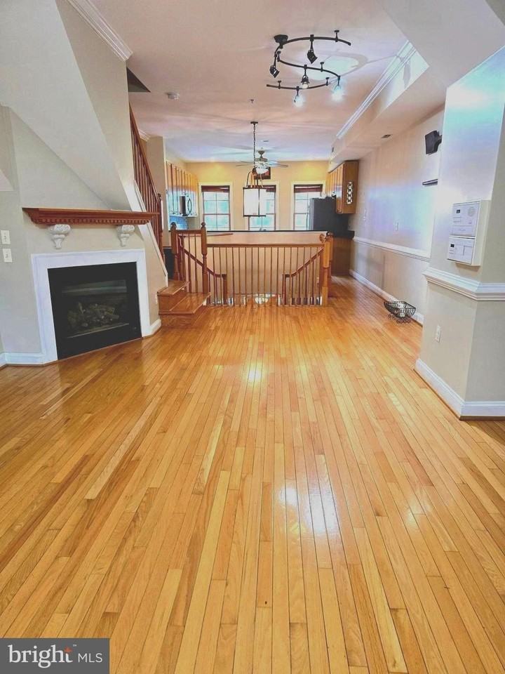 704 S Bond St - Photo 4 of 39
