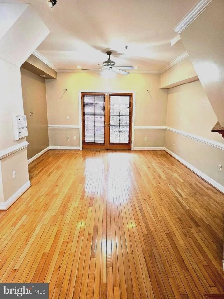 704 S Bond St - Photo 6 of 39