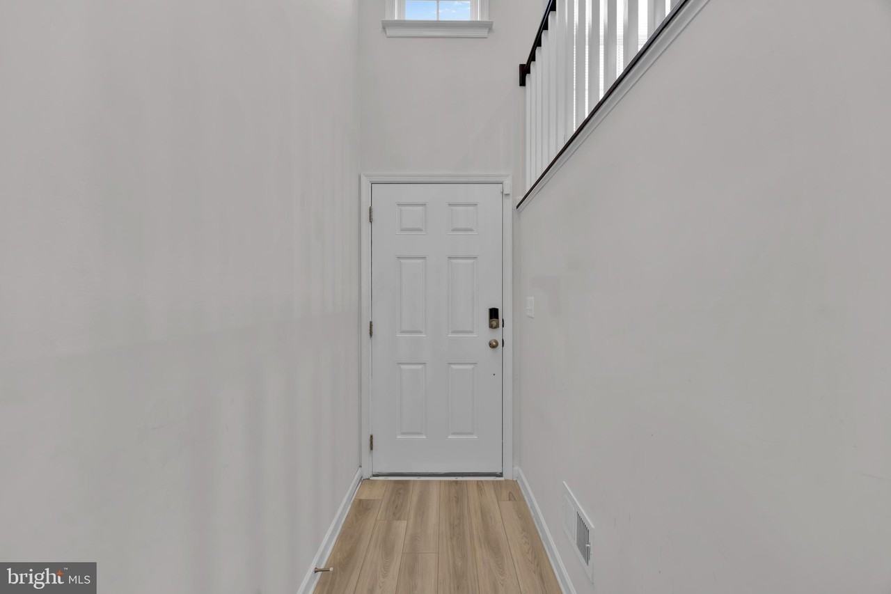 2906 Lewis And Clark Ave - Photo 3 of 45