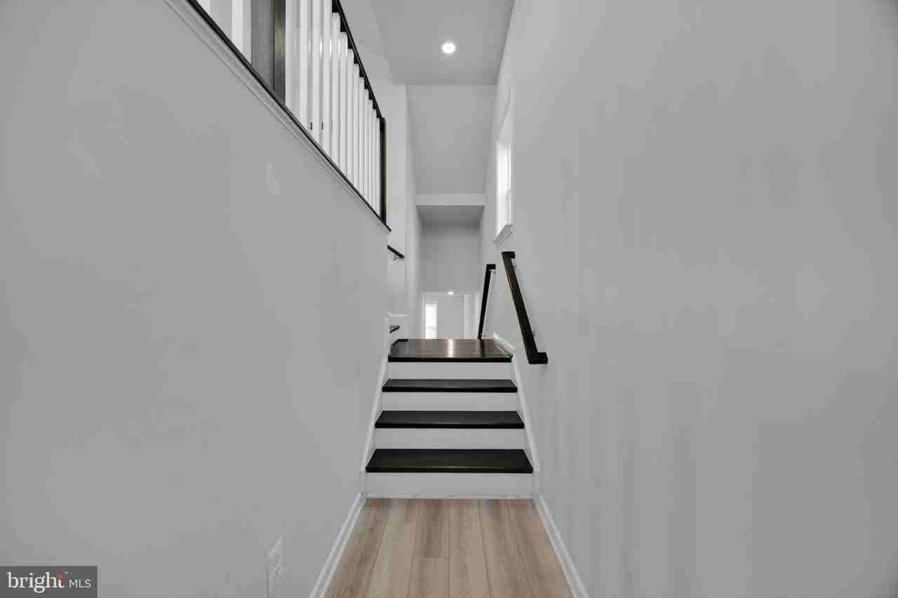 2906 Lewis And Clark Ave - Photo 4 of 45