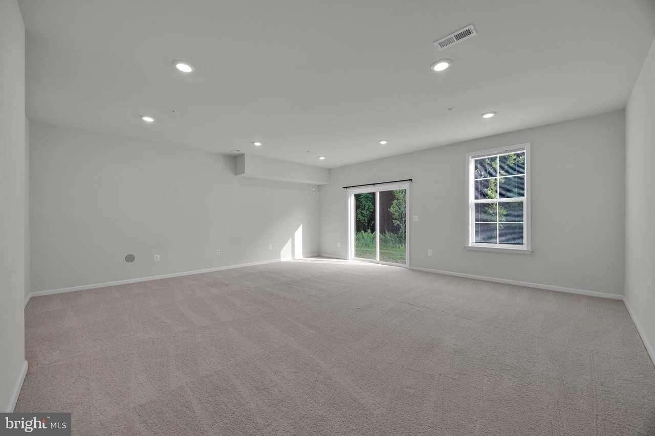 2906 Lewis And Clark Ave - Photo 5 of 45