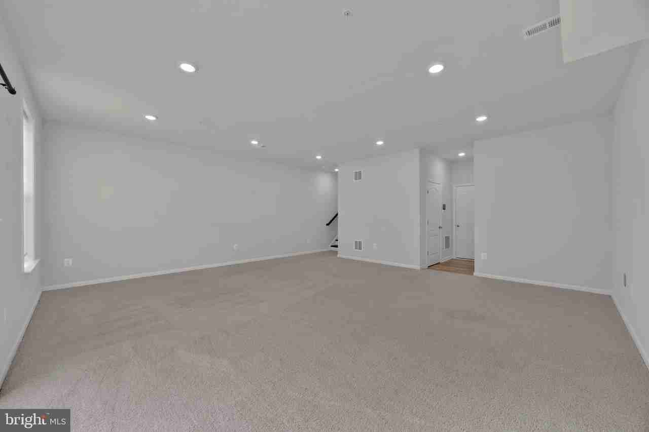 2906 Lewis And Clark Ave - Photo 6 of 45