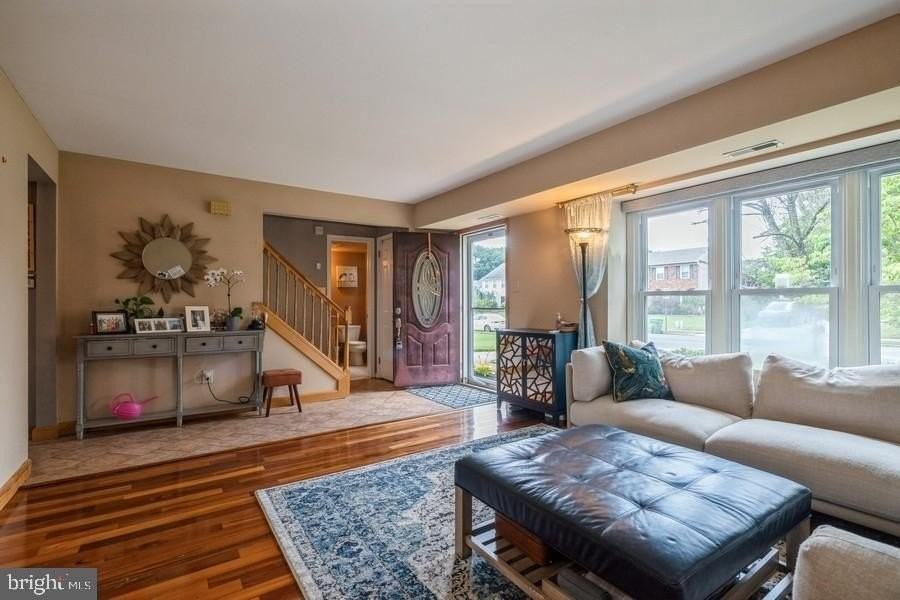 104 Apley Dr - Photo 2 of 24