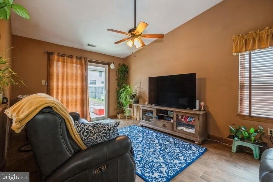 104 Apley Dr - Photo 3 of 24