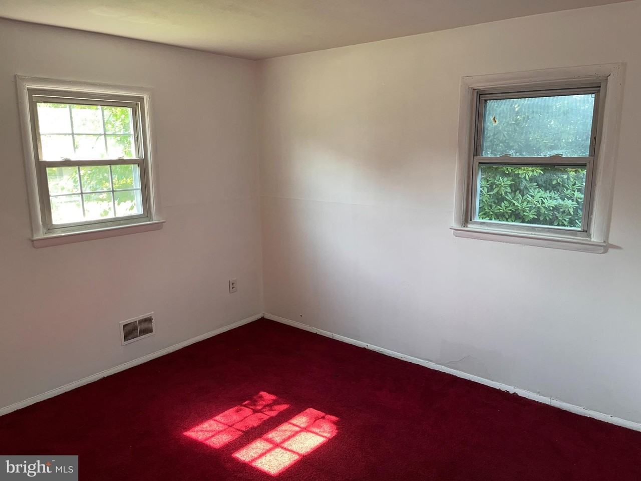 1145 Lower Ferry Rd - Photo 7 of 10