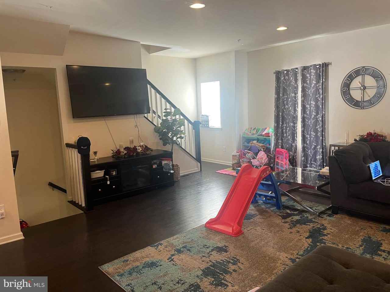 141 Graystone Dr - Photo 3 of 50