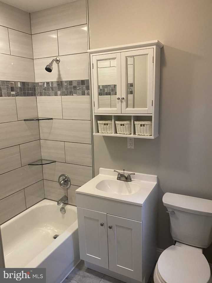 212 S Bellevue Ave - Photo 3 of 11
