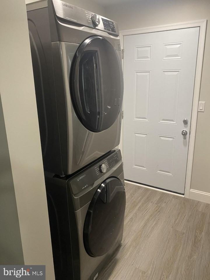 212 S Bellevue Ave - Photo 5 of 11