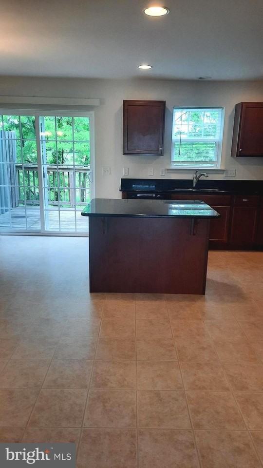 809 Admirals Quay Dr - Photo 6 of 19