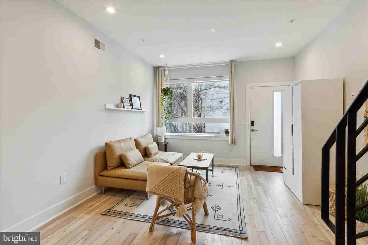 1343 S Lambert St - Photo 2 of 25
