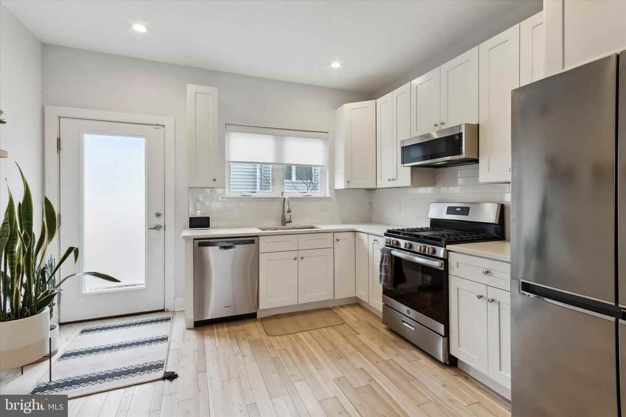 1343 S Lambert St - Photo 5 of 25