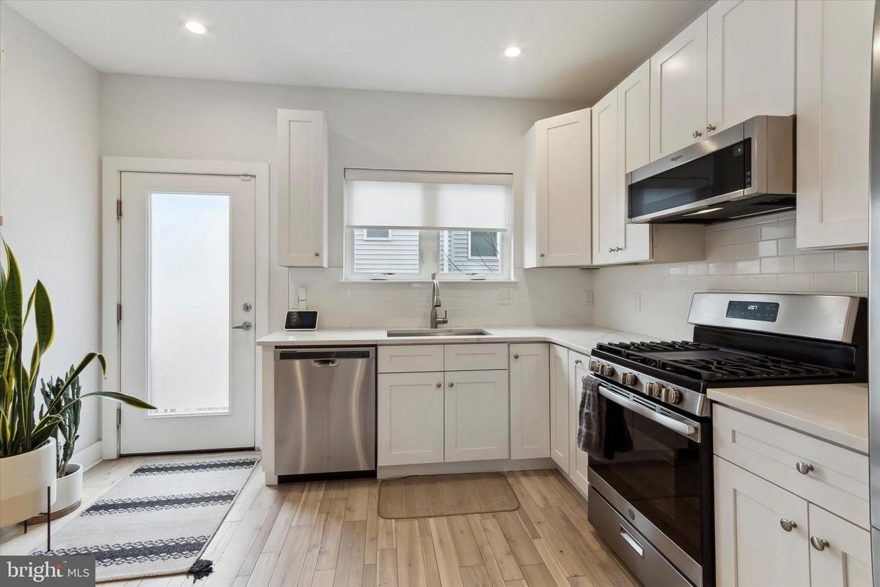 1343 S Lambert St - Photo 6 of 25