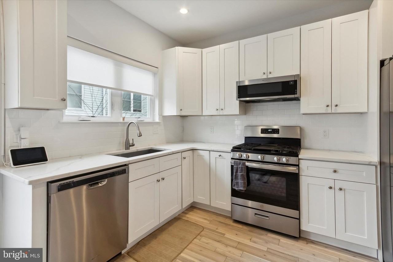 1343 S Lambert St - Photo 7 of 25
