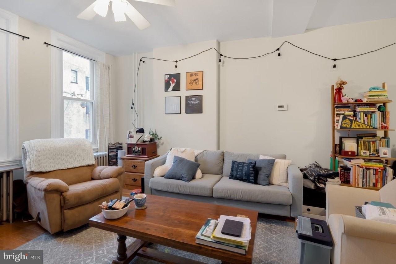 105 W Salaignac St - Photo 3 of 32