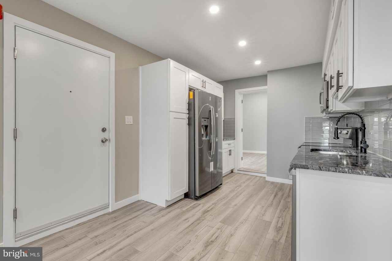 435 W Susquehanna Ave #2 - Photo 4 of 24