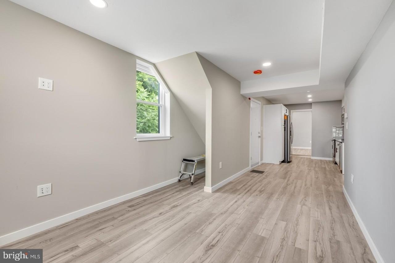 435 W Susquehanna Ave #2 - Photo 5 of 24