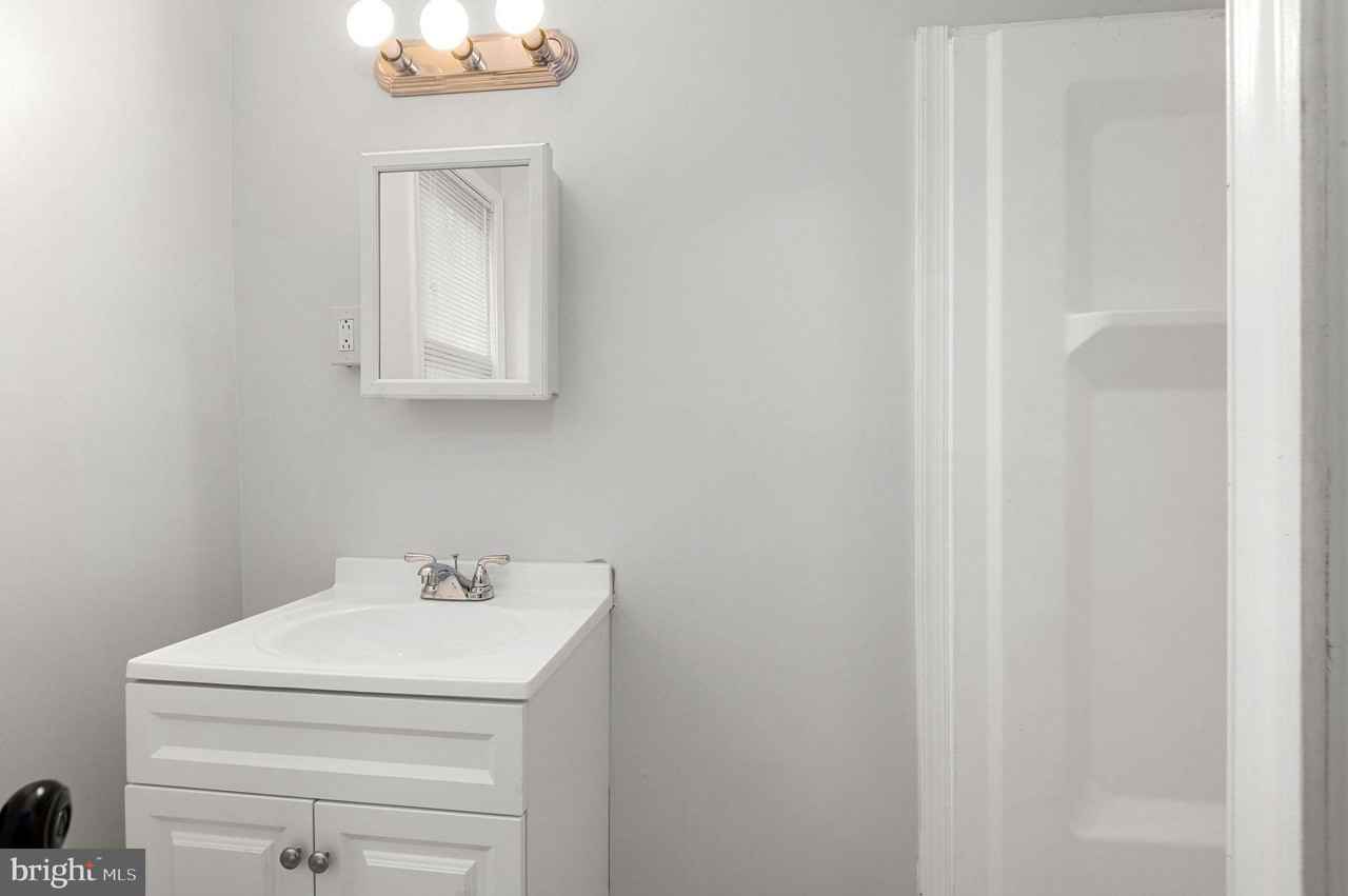 2733 N 20th St - Photo 6 of 14