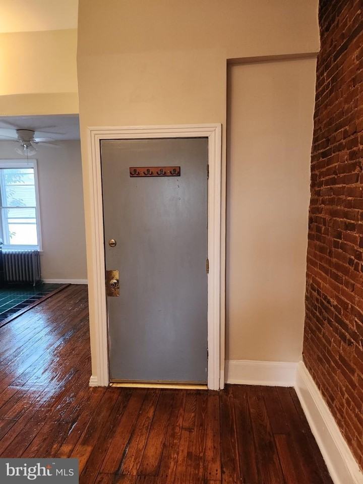 2210 E York St #3F - Photo 3 of 13