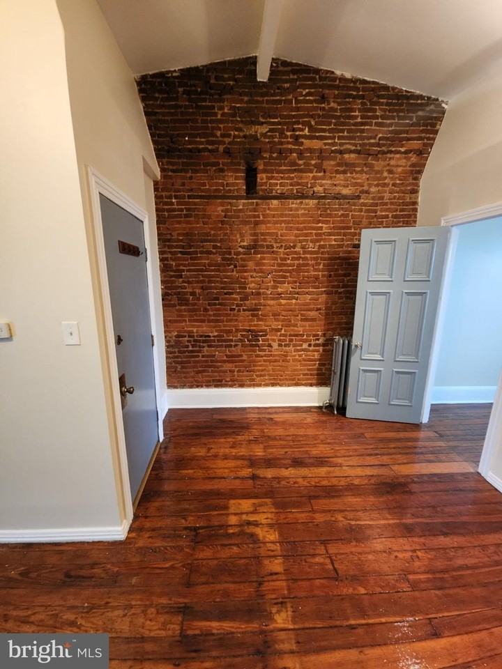 2210 E York St #3F - Photo 5 of 13