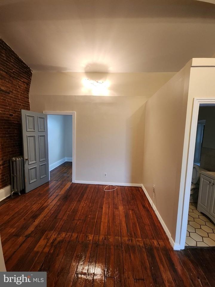 2210 E York St #3F - Photo 6 of 13