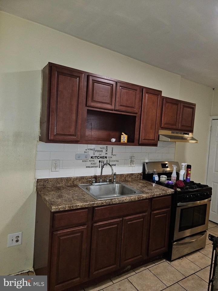 3050 N Sydenham St - Photo 5 of 28