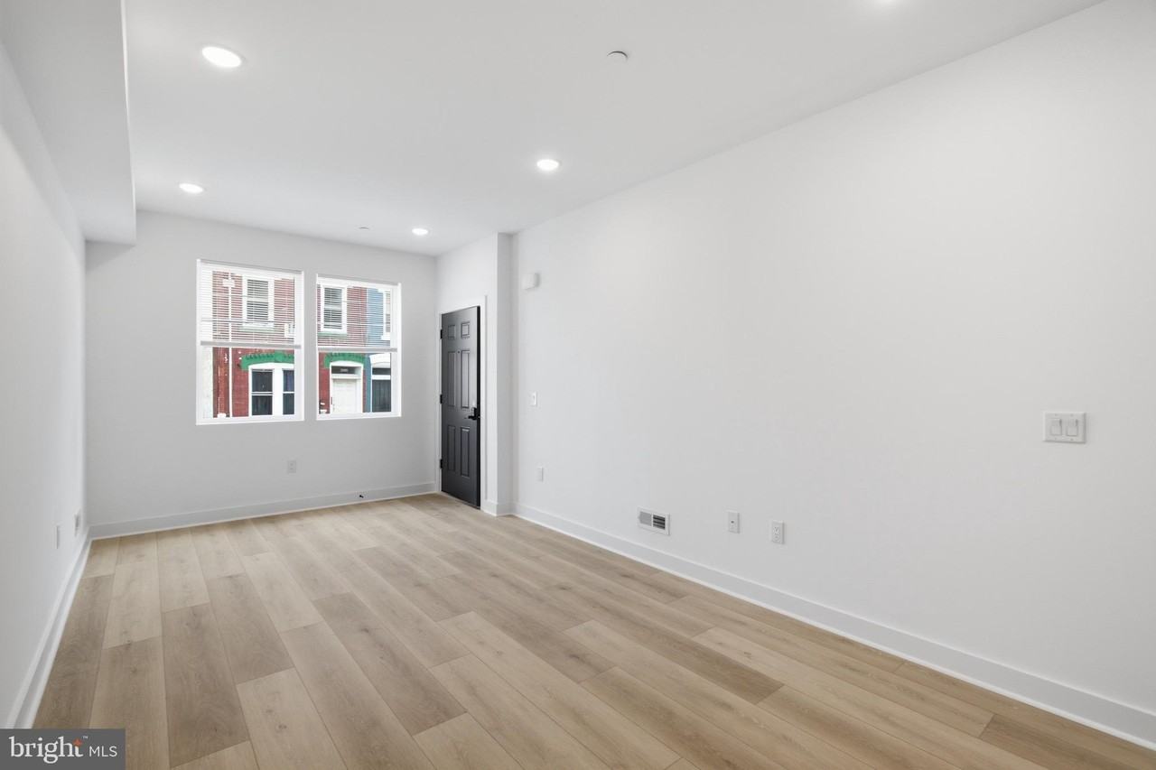 2237 N 16th St #1 - Photo 4 of 16
