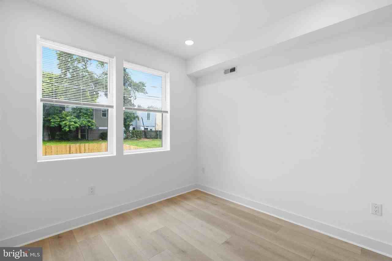 2237 N 16th St #1 - Photo 7 of 16